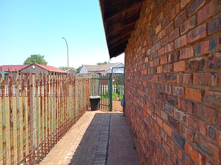 To Let 3 Bedroom Property for Rent in Unitas Park Gauteng