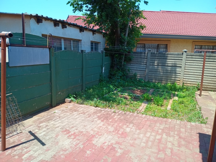 To Let 3 Bedroom Property for Rent in Unitas Park Gauteng