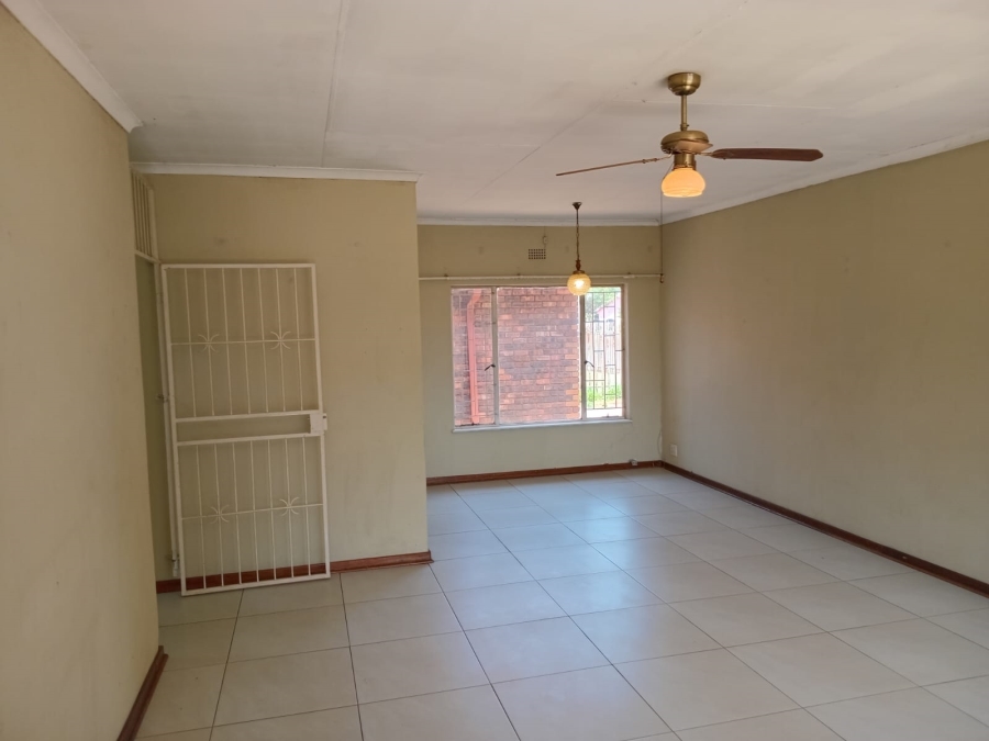 To Let 3 Bedroom Property for Rent in Unitas Park Gauteng