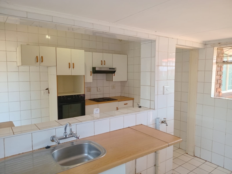 To Let 3 Bedroom Property for Rent in Unitas Park Gauteng