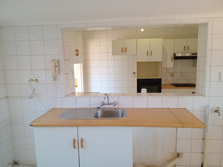 To Let 3 Bedroom Property for Rent in Unitas Park Gauteng