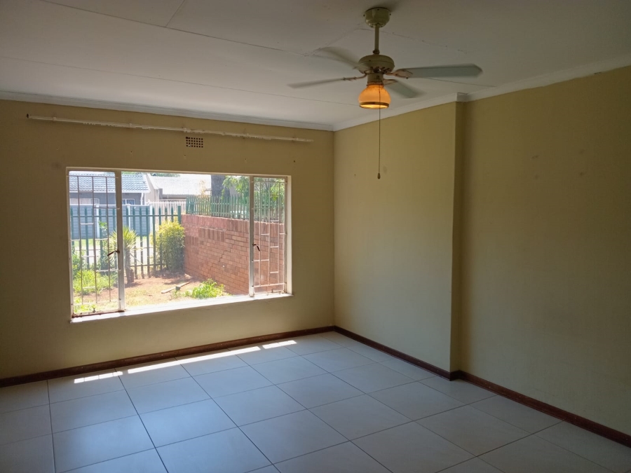 To Let 3 Bedroom Property for Rent in Unitas Park Gauteng