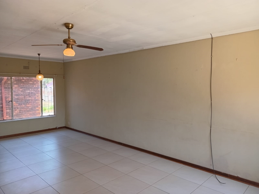 To Let 3 Bedroom Property for Rent in Unitas Park Gauteng