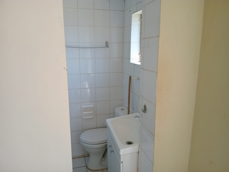 To Let 3 Bedroom Property for Rent in Unitas Park Gauteng