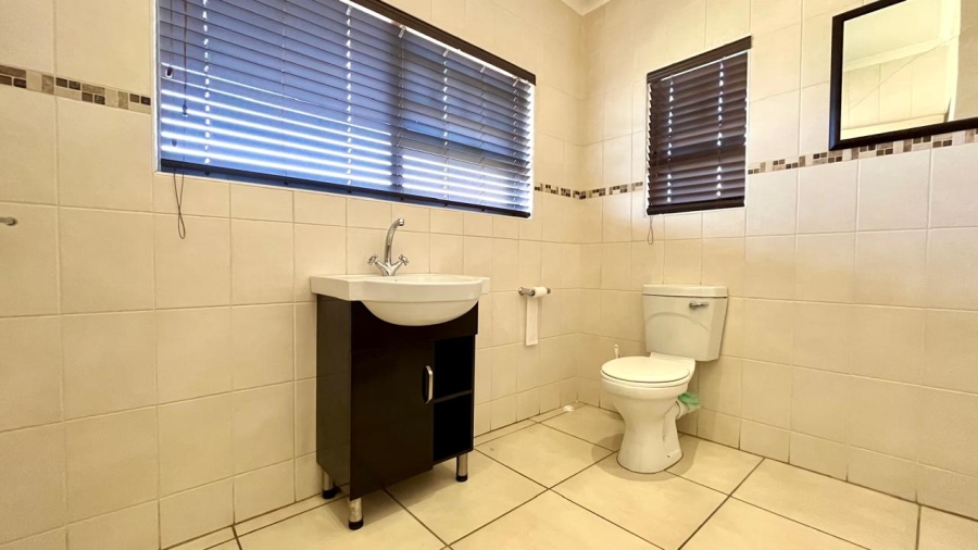 2 Bedroom Property for Sale in Kenleaf Gauteng