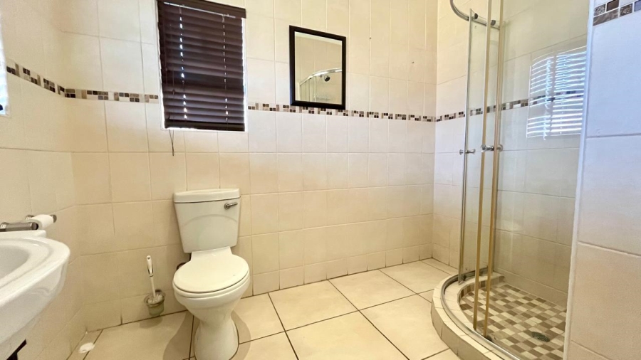 2 Bedroom Property for Sale in Kenleaf Gauteng