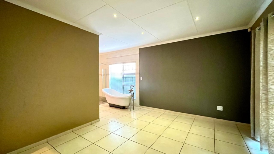 2 Bedroom Property for Sale in Kenleaf Gauteng