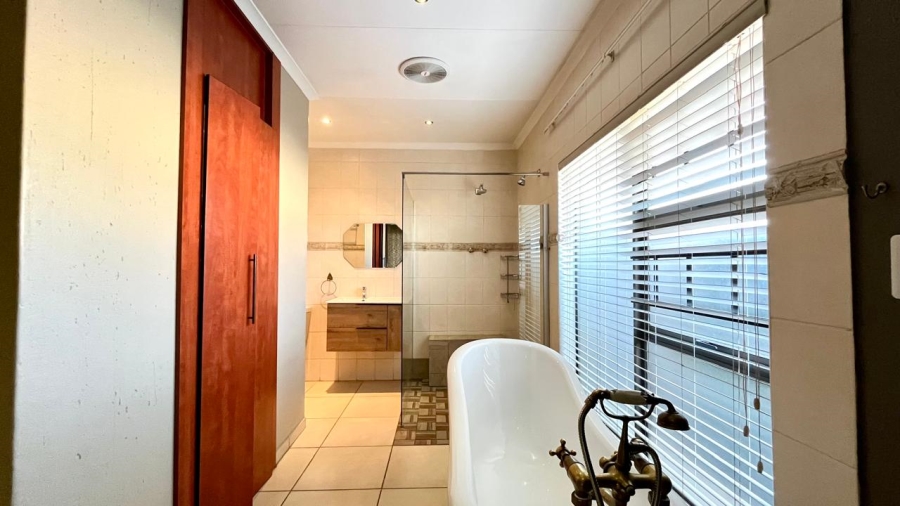 2 Bedroom Property for Sale in Kenleaf Gauteng