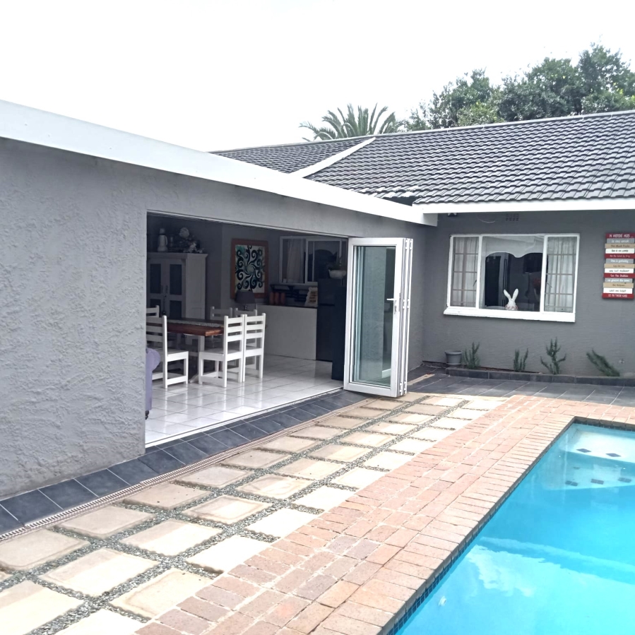 4 Bedroom Property for Sale in Klippoortje Gauteng