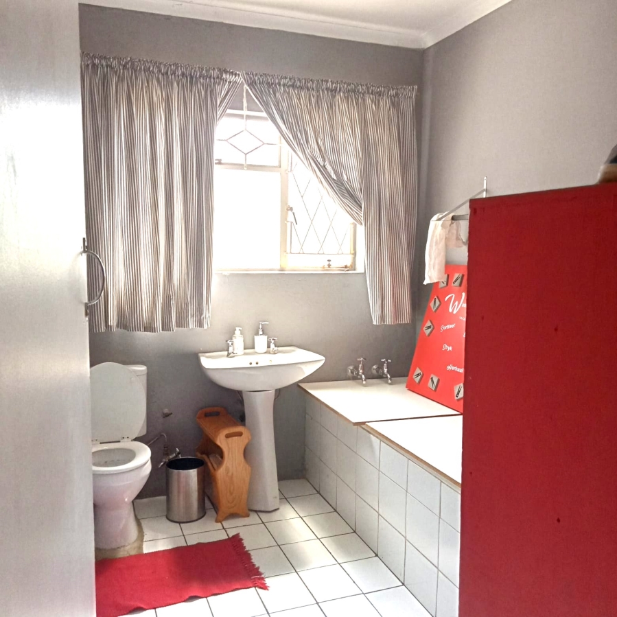 4 Bedroom Property for Sale in Klippoortje Gauteng