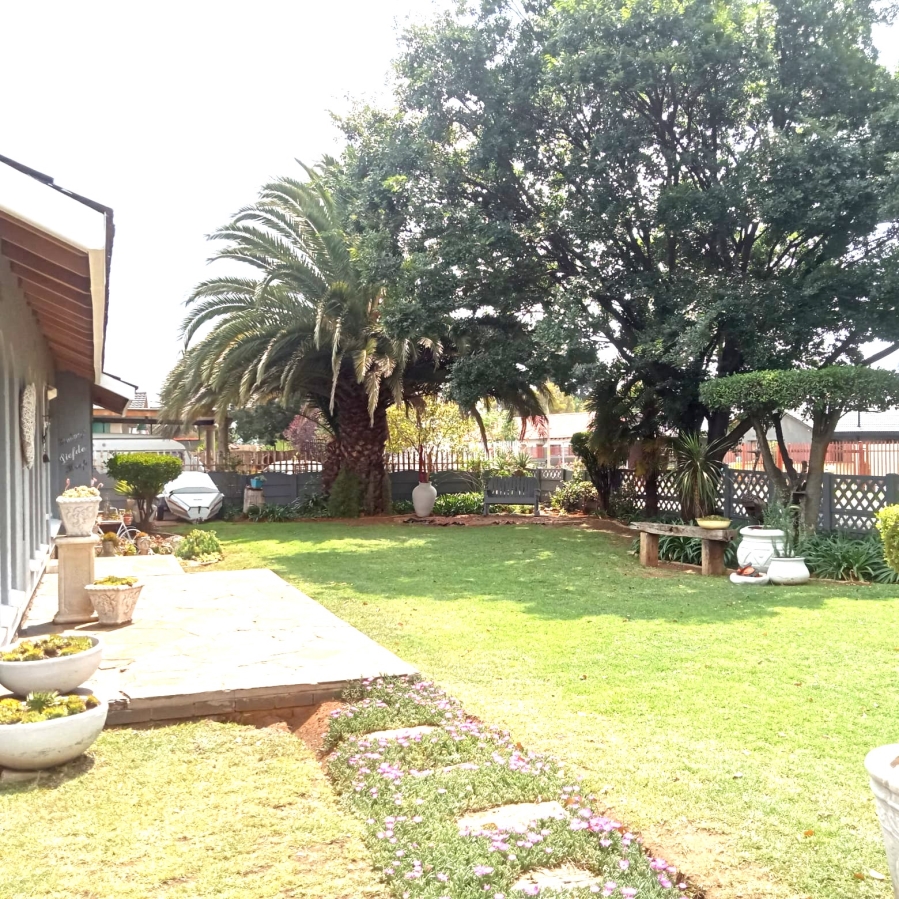 4 Bedroom Property for Sale in Klippoortje Gauteng