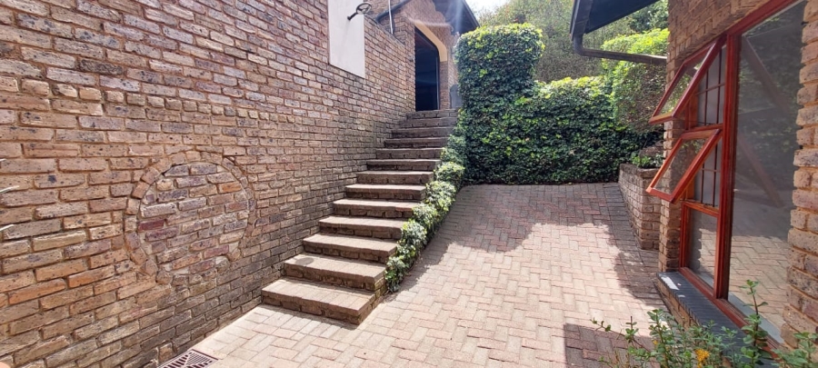 4 Bedroom Property for Sale in Roodekrans Gauteng