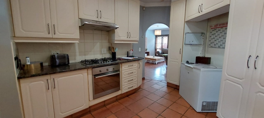 4 Bedroom Property for Sale in Roodekrans Gauteng