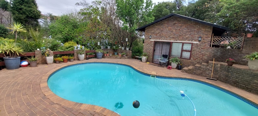 4 Bedroom Property for Sale in Roodekrans Gauteng