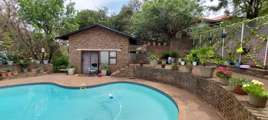 4 Bedroom Property for Sale in Roodekrans Gauteng