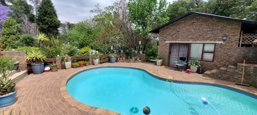 4 Bedroom Property for Sale in Roodekrans Gauteng