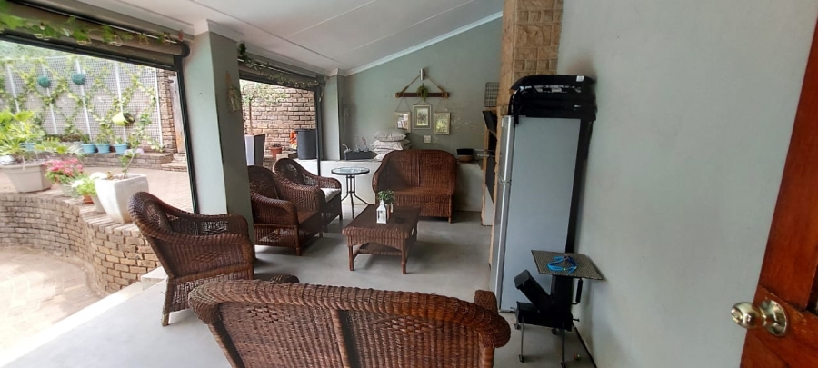 4 Bedroom Property for Sale in Roodekrans Gauteng