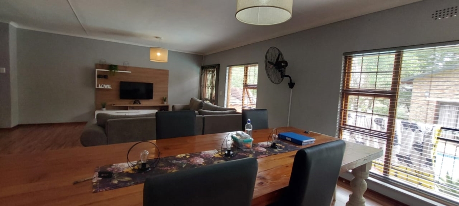 4 Bedroom Property for Sale in Roodekrans Gauteng