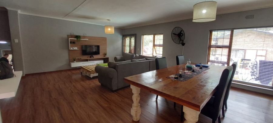 4 Bedroom Property for Sale in Roodekrans Gauteng