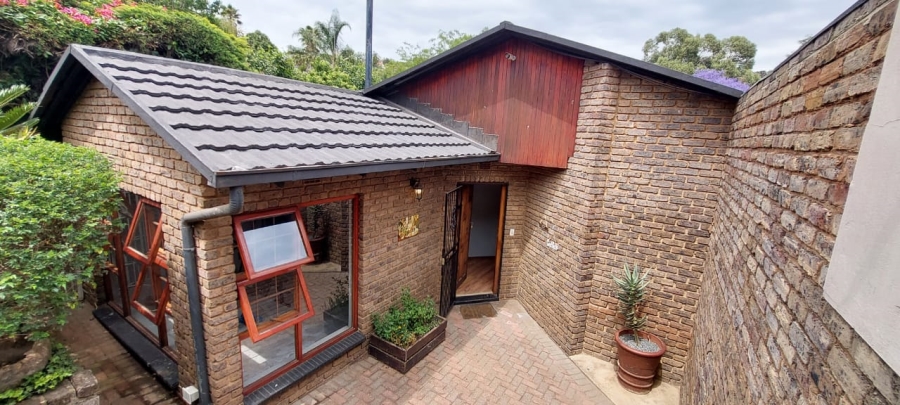 4 Bedroom Property for Sale in Roodekrans Gauteng