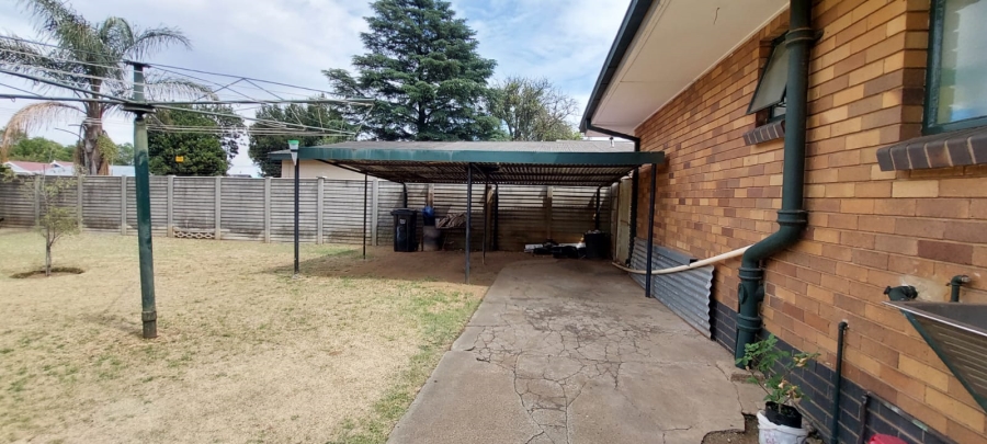 4 Bedroom Property for Sale in Witpoortjie Gauteng