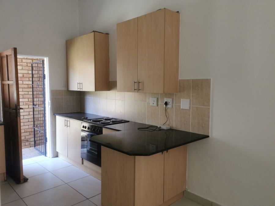 2 Bedroom Property for Sale in Little Falls Gauteng