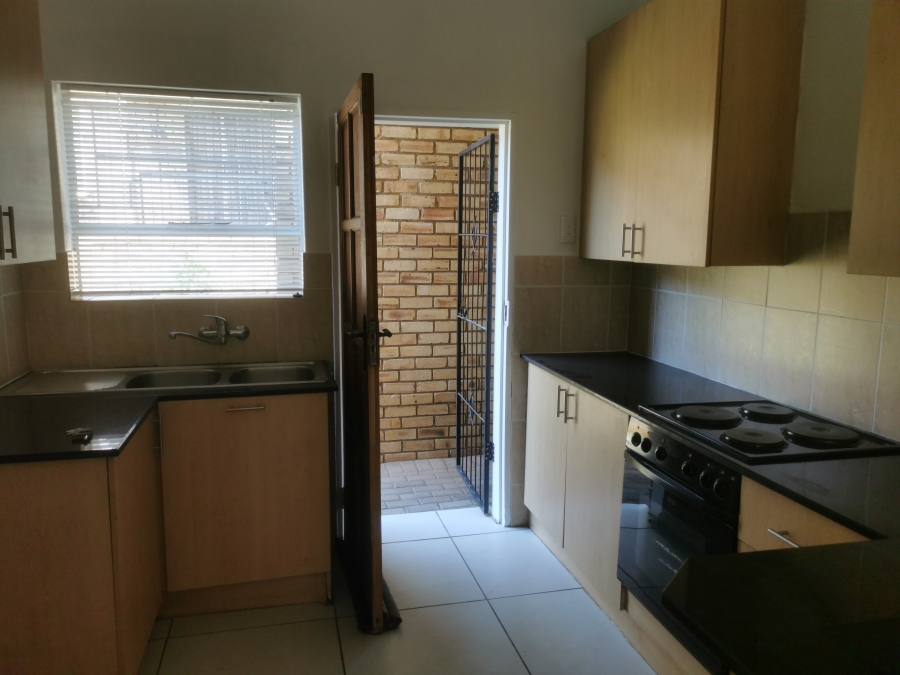 2 Bedroom Property for Sale in Little Falls Gauteng