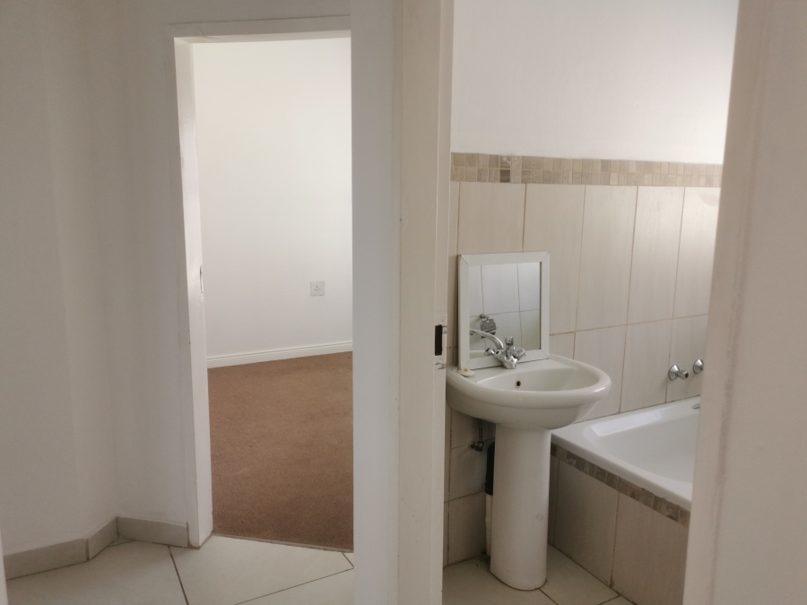 2 Bedroom Property for Sale in Little Falls Gauteng