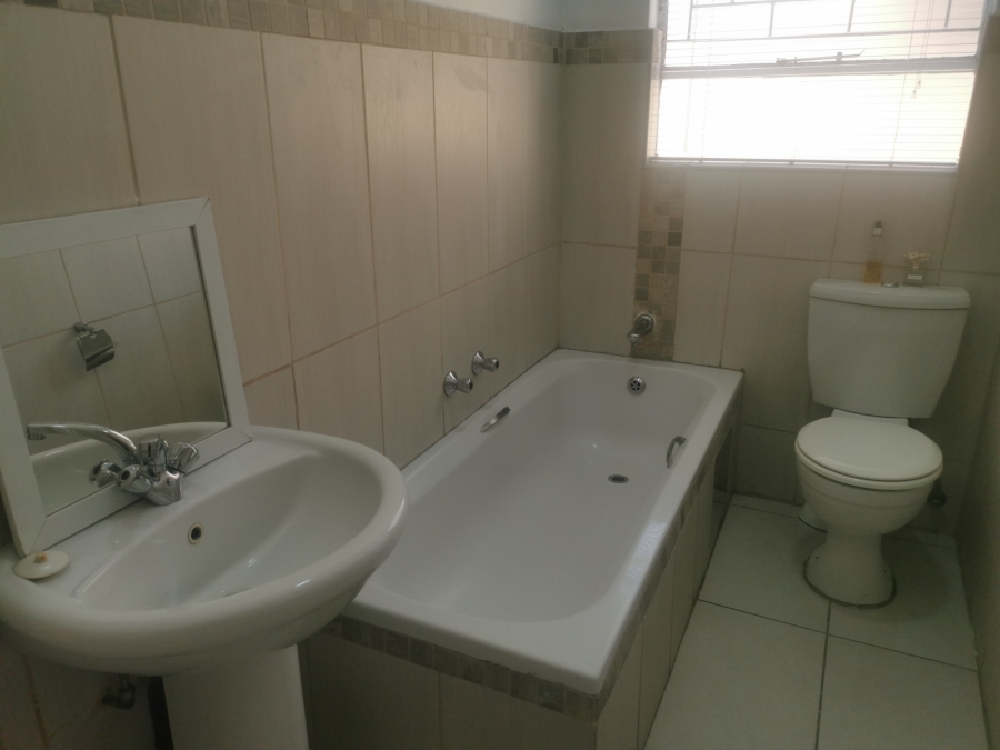 2 Bedroom Property for Sale in Little Falls Gauteng