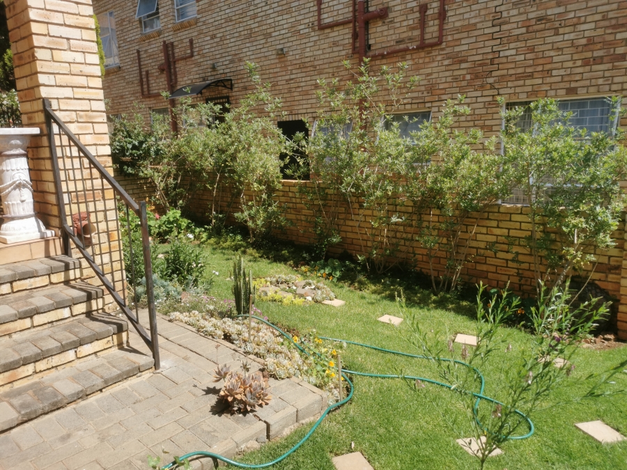 2 Bedroom Property for Sale in Little Falls Gauteng