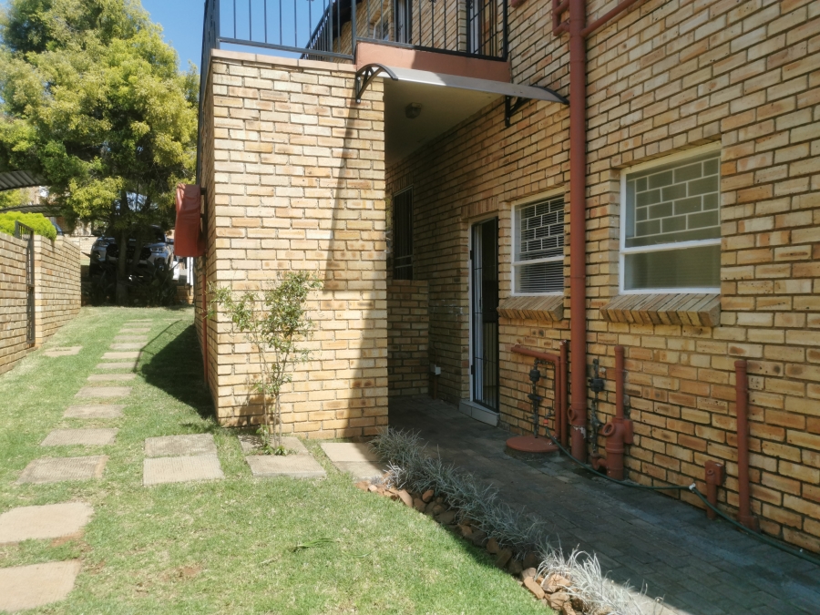 2 Bedroom Property for Sale in Little Falls Gauteng