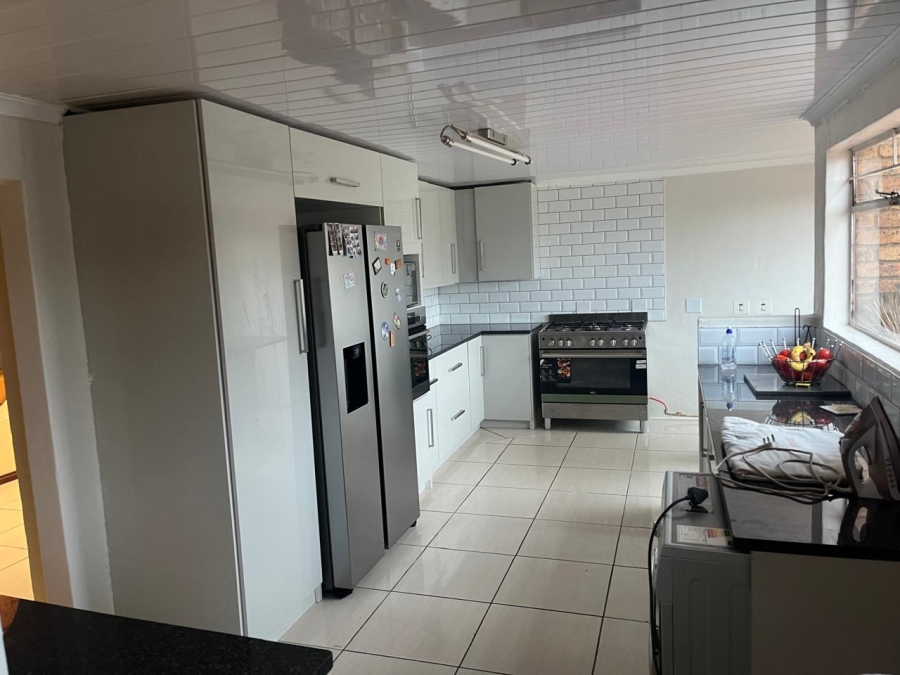 To Let 4 Bedroom Property for Rent in Kloofendal Gauteng