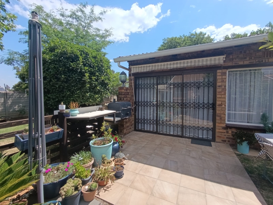 3 Bedroom Property for Sale in Brackenhurst Gauteng