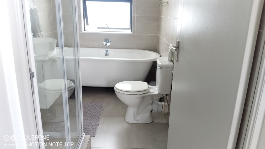 To Let 3 Bedroom Property for Rent in Rua Vista Gauteng