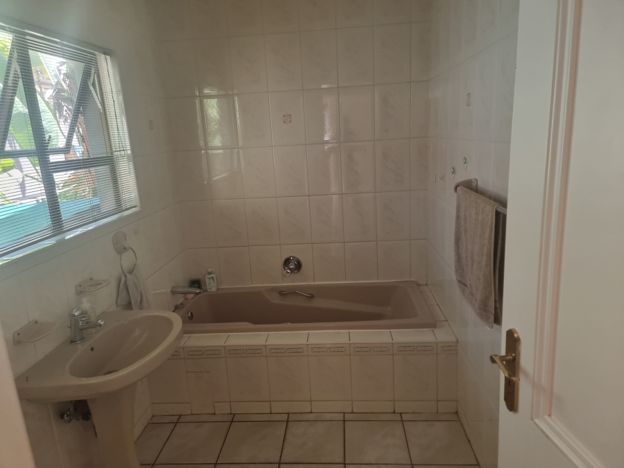 To Let 4 Bedroom Property for Rent in Broadacres Gauteng