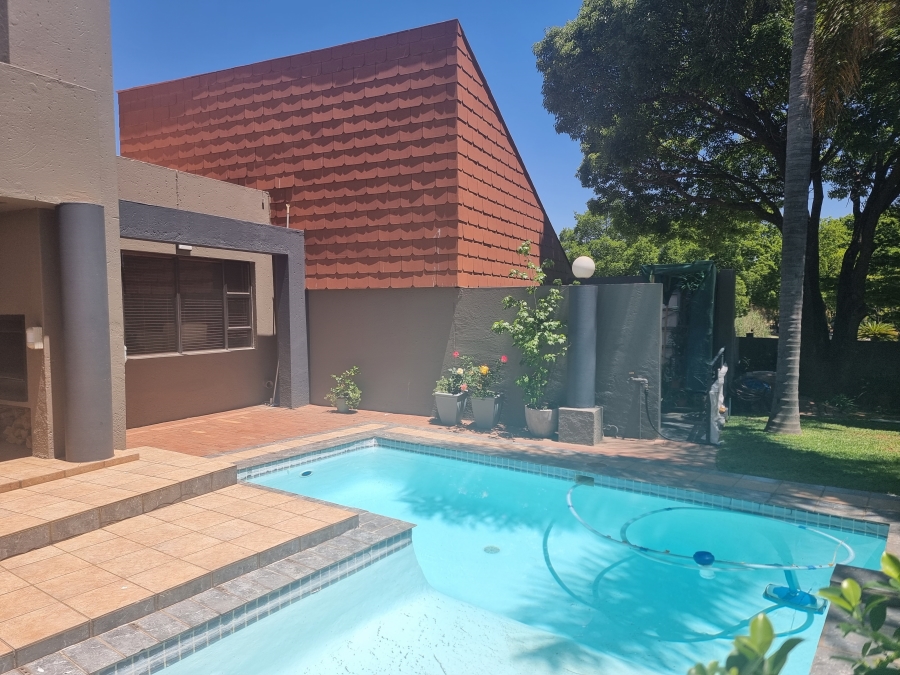 To Let 4 Bedroom Property for Rent in Broadacres Gauteng