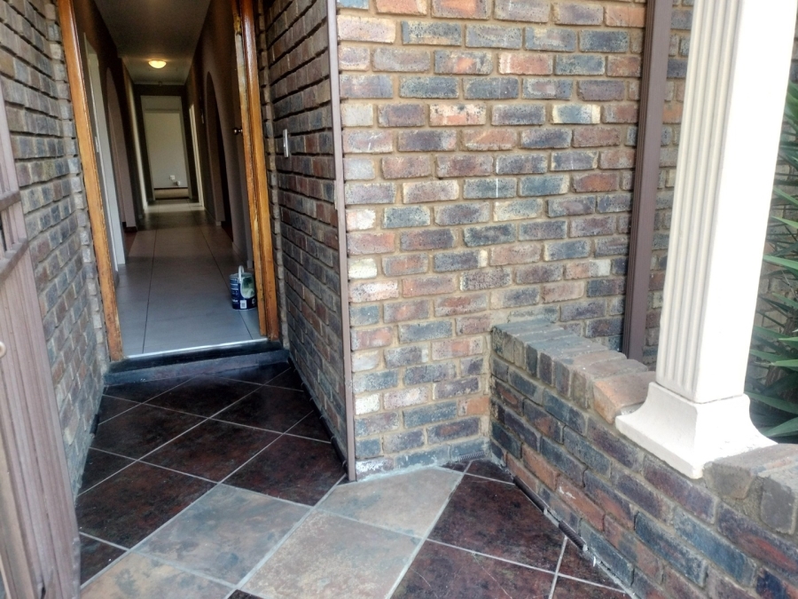 3 Bedroom Property for Sale in Glen Marais Gauteng