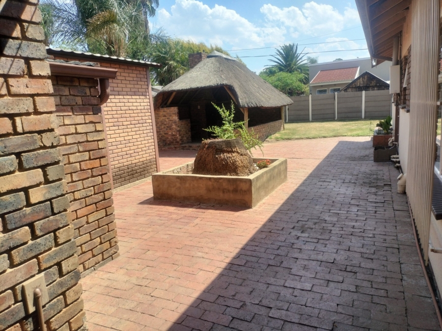 3 Bedroom Property for Sale in Glen Marais Gauteng