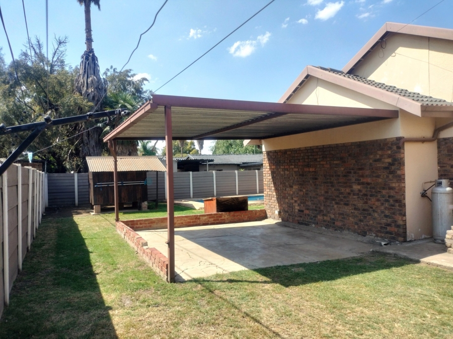 3 Bedroom Property for Sale in Glen Marais Gauteng