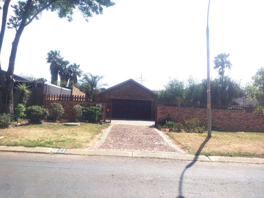 3 Bedroom Property for Sale in Glen Marais Gauteng