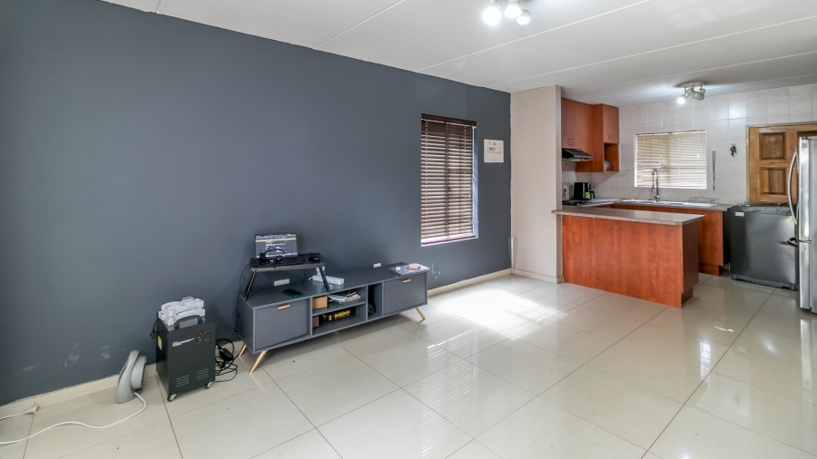 To Let 2 Bedroom Property for Rent in Sonneglans Gauteng