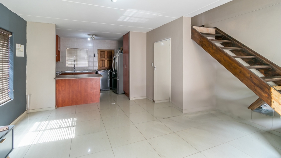 To Let 2 Bedroom Property for Rent in Sonneglans Gauteng