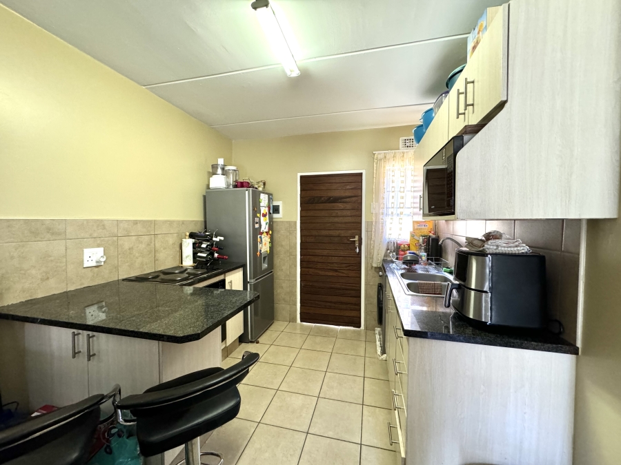 To Let 2 Bedroom Property for Rent in Midridge Park Gauteng