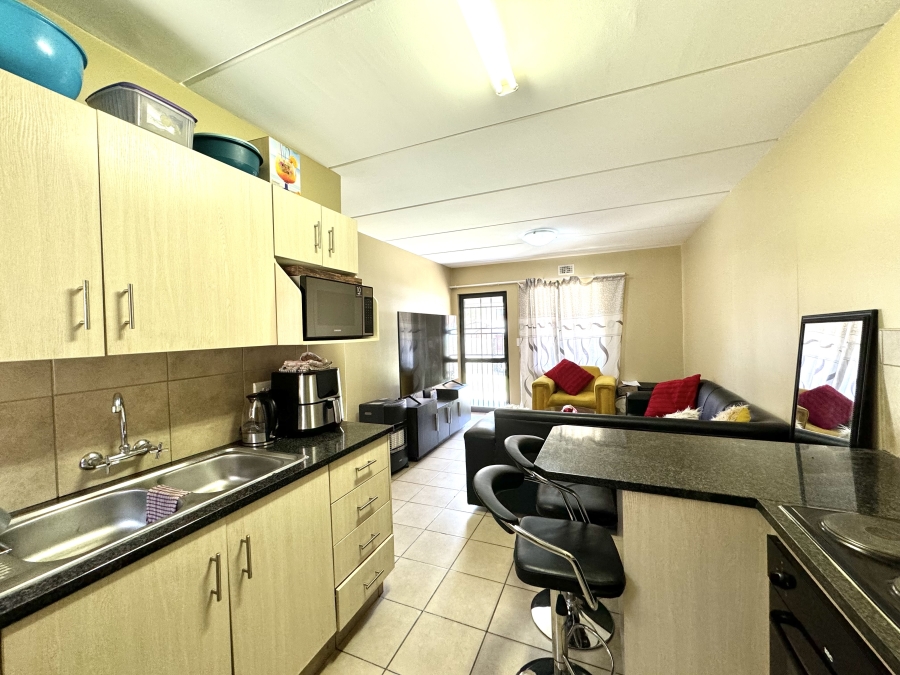 To Let 2 Bedroom Property for Rent in Midridge Park Gauteng