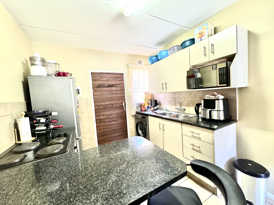 To Let 2 Bedroom Property for Rent in Midridge Park Gauteng