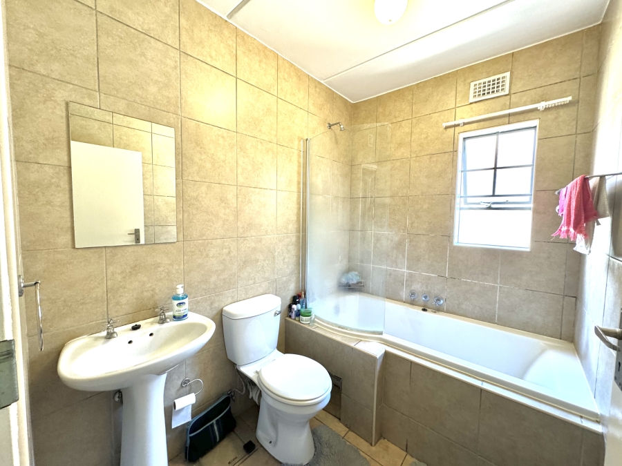 To Let 2 Bedroom Property for Rent in Midridge Park Gauteng