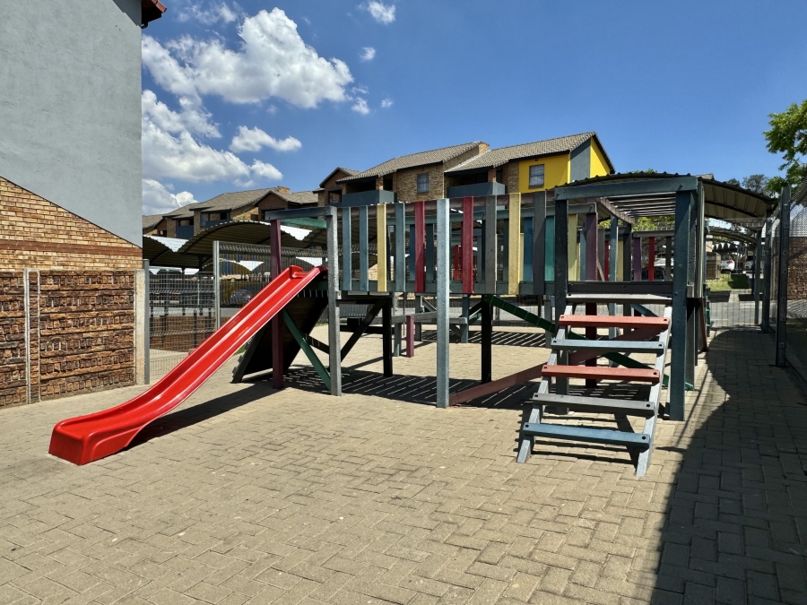 To Let 2 Bedroom Property for Rent in Midridge Park Gauteng