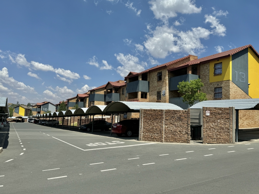 To Let 2 Bedroom Property for Rent in Midridge Park Gauteng