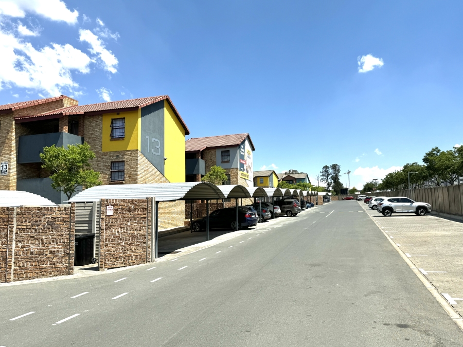 To Let 2 Bedroom Property for Rent in Midridge Park Gauteng