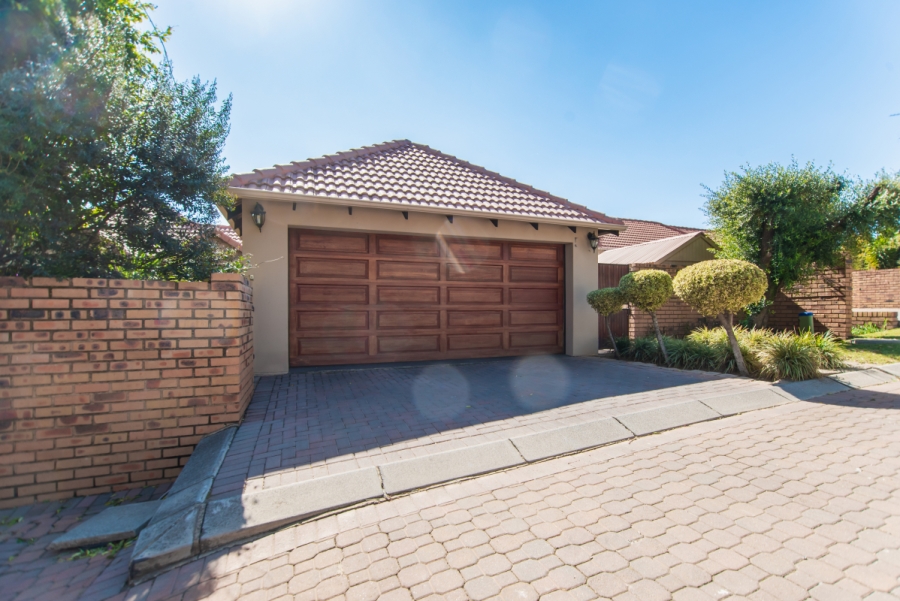 3 Bedroom Property for Sale in Greenstone Hill Gauteng